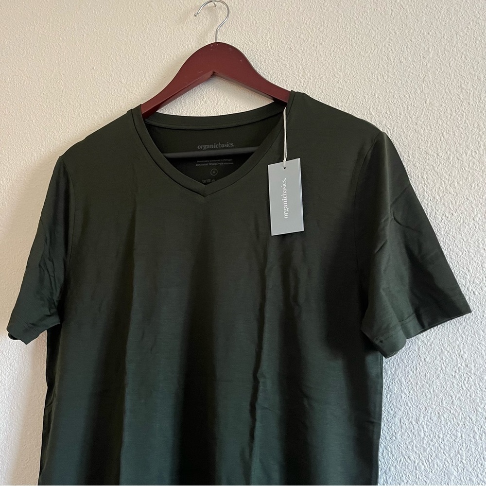 NWT Organic Basics Mens Medium Organic Cotton V Neck T-Shirt Green Short Sleeve